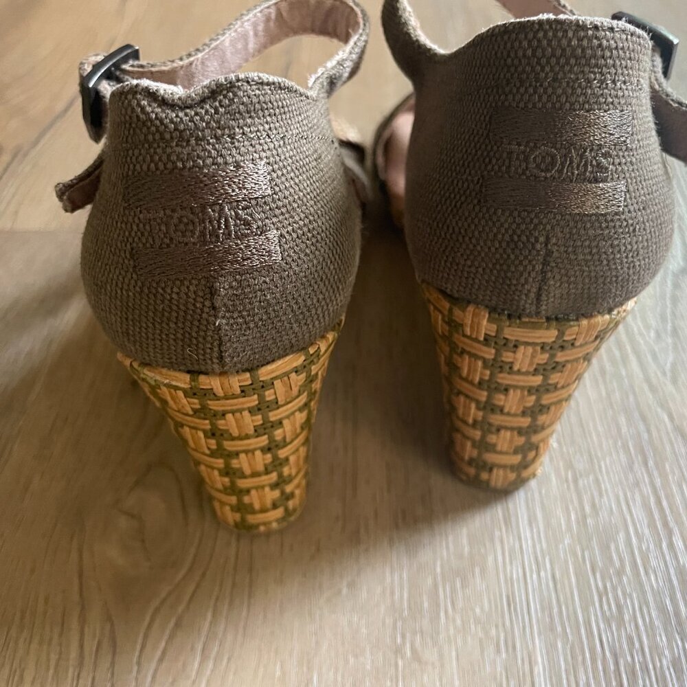 Women’s TOMS Clarissa Woven Green and Tan Wedge Heels/Sandals-Size 9 - Picture 8 of 8